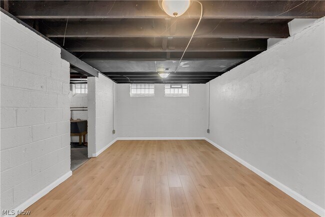 Building Photo - 8008 Pelham Dr