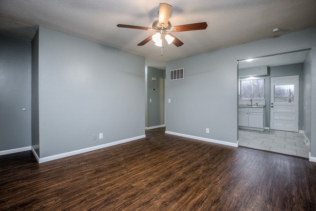 Building Photo - 510 NE Corder St