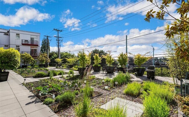 Building Photo - Ruby Condominiums - Eastlake