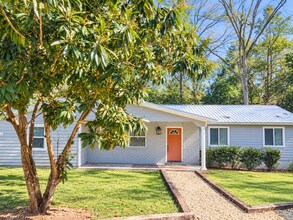 Building Photo - 221 Bamboo Dr