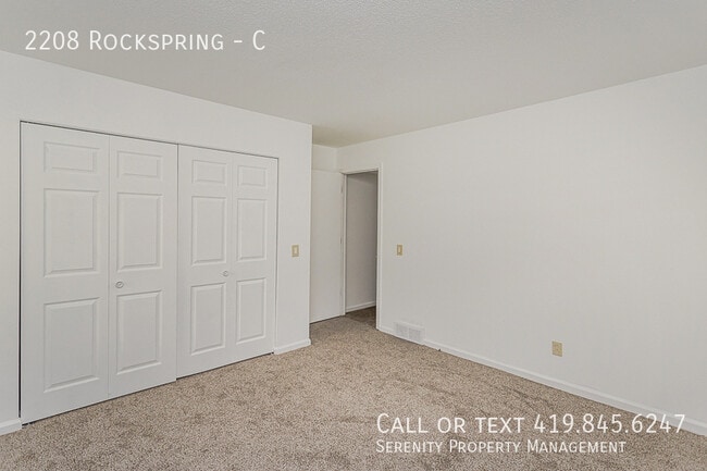 Building Photo - 2208 Rockspring-C