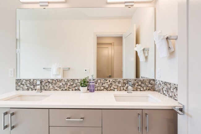 Building Photo - 2114 3rd Ave N