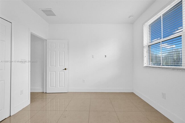 Building Photo - 12172 SW 122nd Ct