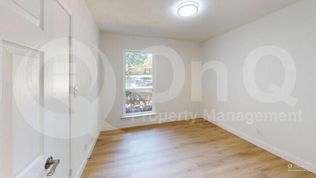 Building Photo - 208 Glenwick Pl