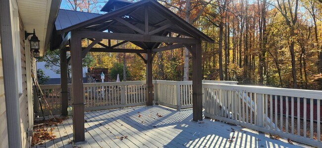 Building Photo - Cozy 3 Bedroom Rambler Nestled on a large property