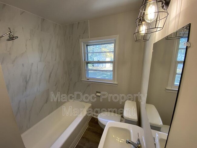 Building Photo - 1705 Bragg Rd