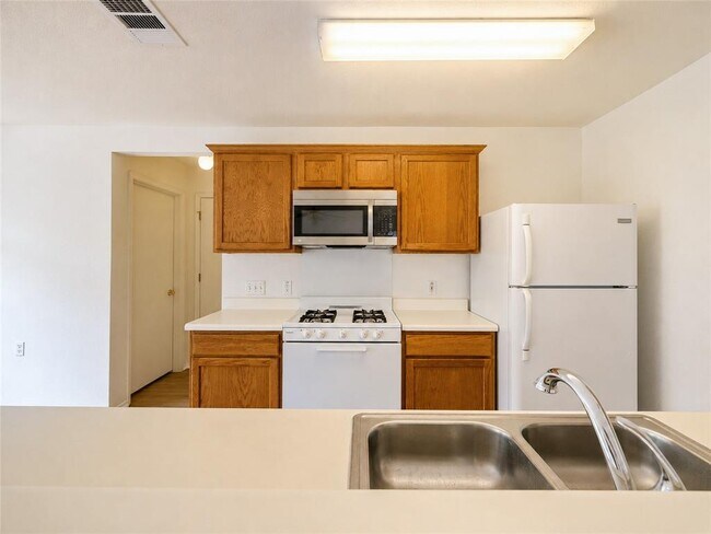 Building Photo - 5509 Bentsen Ln