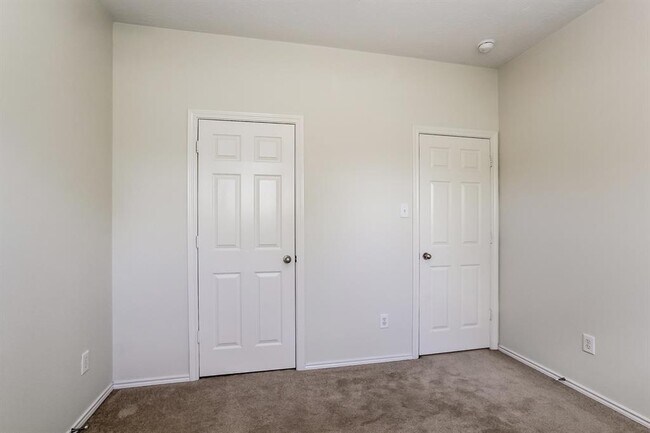 Building Photo - 8707 Farm Ridge Ln