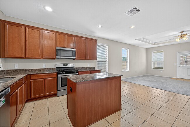 Building Photo - 1403 S Maple Dr