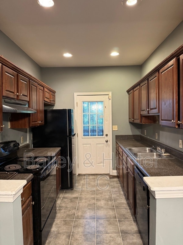 Building Photo - 850 Woods Dr NW