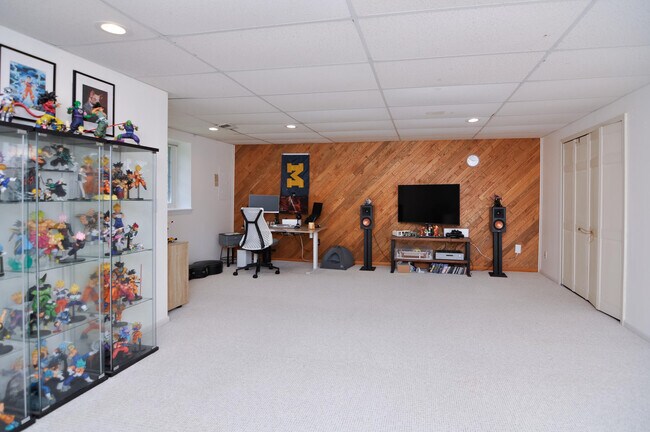 Building Photo - 4471 Hillside Ct