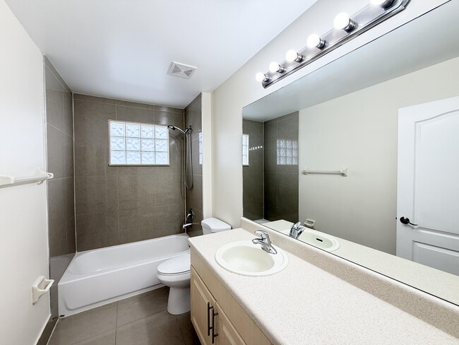 Building Photo - 10395 Little Mustang Way