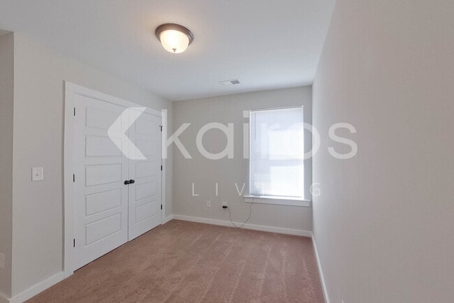 Building Photo - 44 Maple Leaf Dr