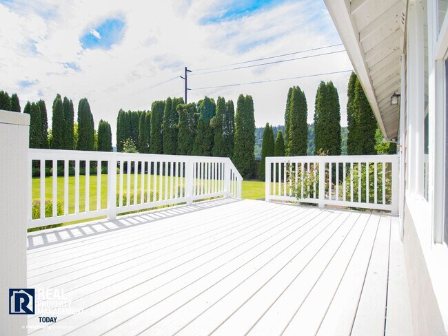 Building Photo - Beautiful 4BR Home Near Orting with Large Yard, Oversized Garage & A/C