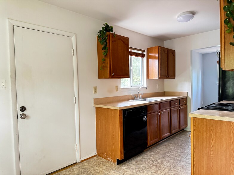 Kitchen 2d veiw - 5 Templar Ct