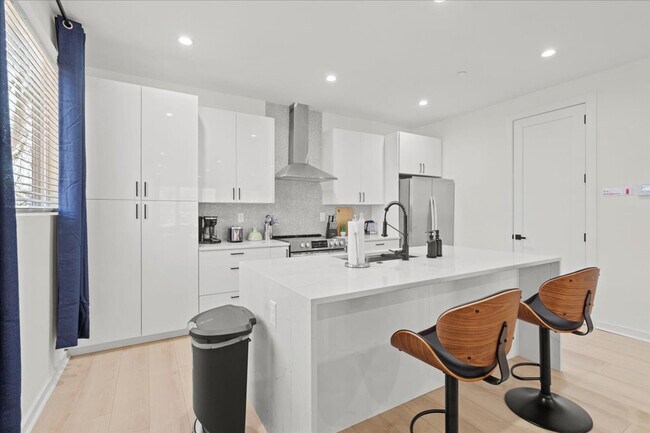 Building Photo - 1111 Dade St