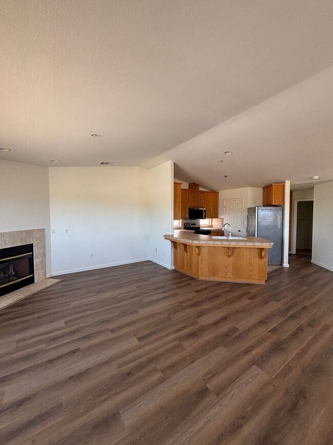 Building Photo - P32000