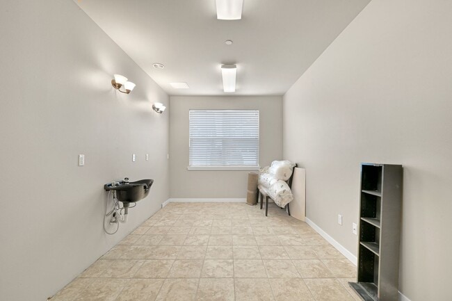 Building Photo - Beautiful Condo in Lynden
