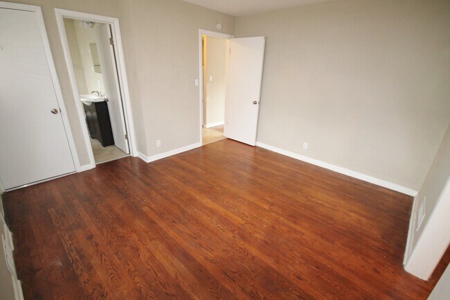Building Photo - 1 Bedroom- Grandview Area