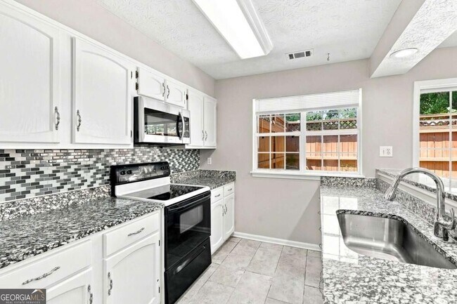 Building Photo - 5557 Clover Rise Ln