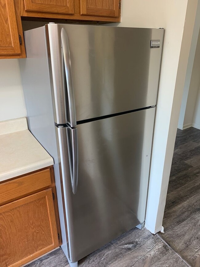 Building Photo - 2-Bedroom Condo with Patio & Pool Access i...
