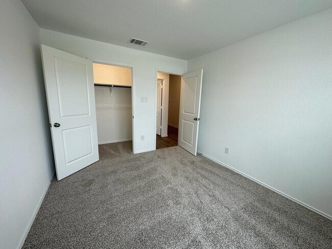 Building Photo - 365 Sonterra Dr