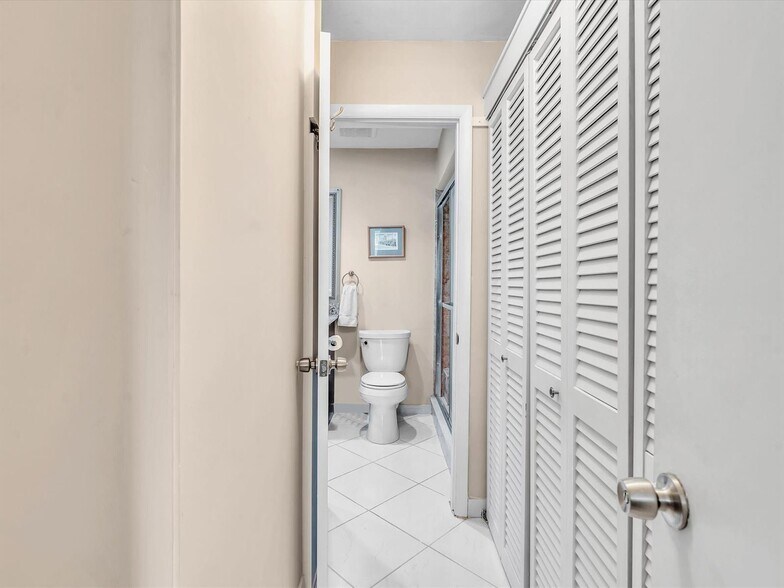 Building Photo - 3020 NE 16th Ave