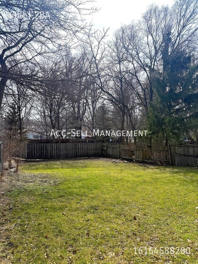 Building Photo - 530 Hall St SE