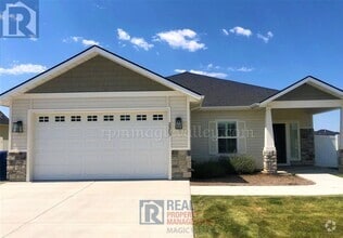 Building Photo - Beautiful 3 bedroom, 2 bath Available 7/8/...