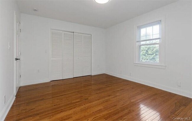 Building Photo - 11 Floyd Pl