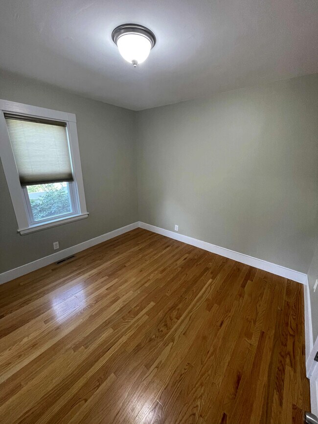 Building Photo - 15 Charles Street Ave