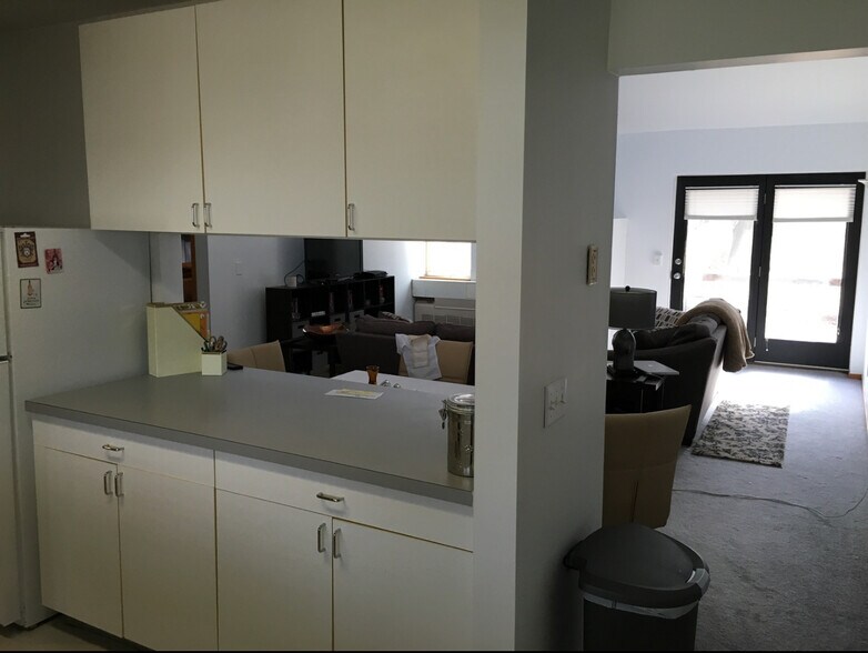 Building Photo - 1047 Danby Rd