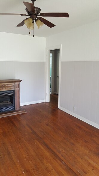 Building Photo - 1318 6th St