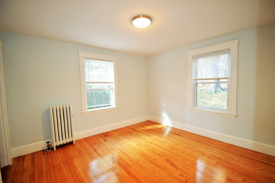 Building Photo - 51 Leamington Rd