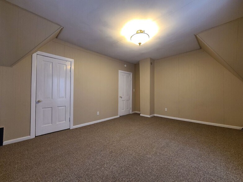 Building Photo - 621 State St