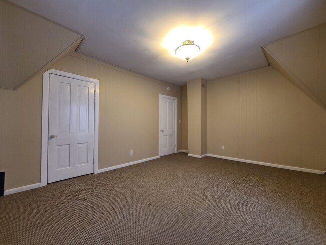 Building Photo - 621 State St