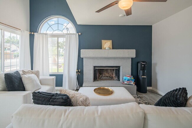 Building Photo - 10615 N 63rd Dr