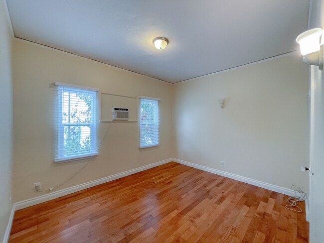Building Photo - beautiful 2bd 2ba near Melrose Place