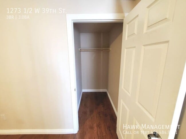 Building Photo - 1273 1/2 W 39th St.-