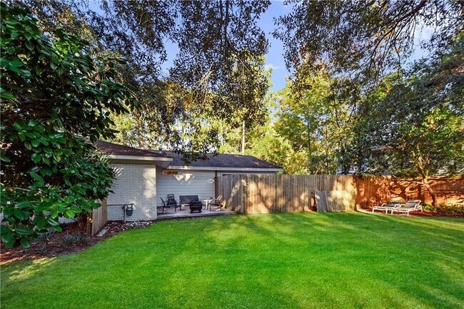 Building Photo - 900 Mallery St