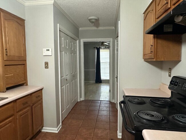 Building Photo - 8588 Kettering Dr