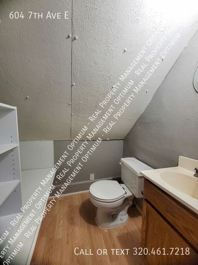 Building Photo - 604 7th Ave E