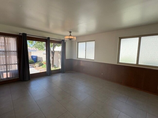 Building Photo - Tranquil Single-Story Townhome in Northshore