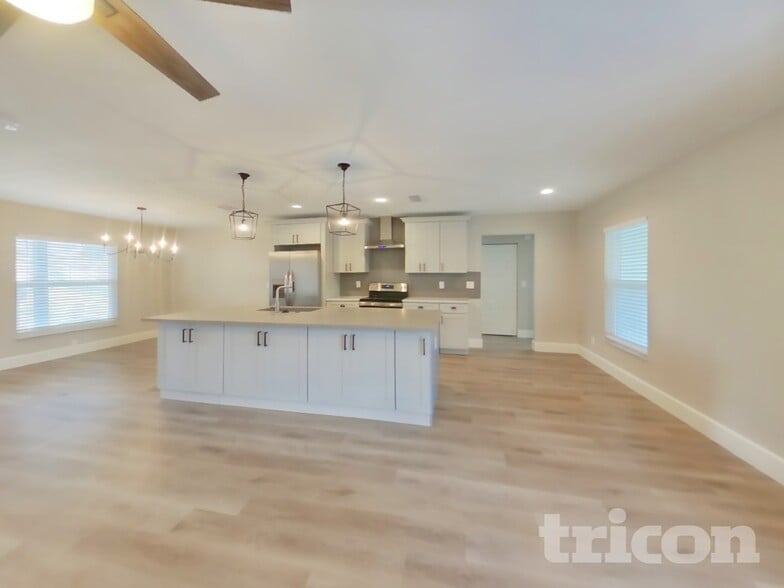 Building Photo - 15808 Deep Creek Ln