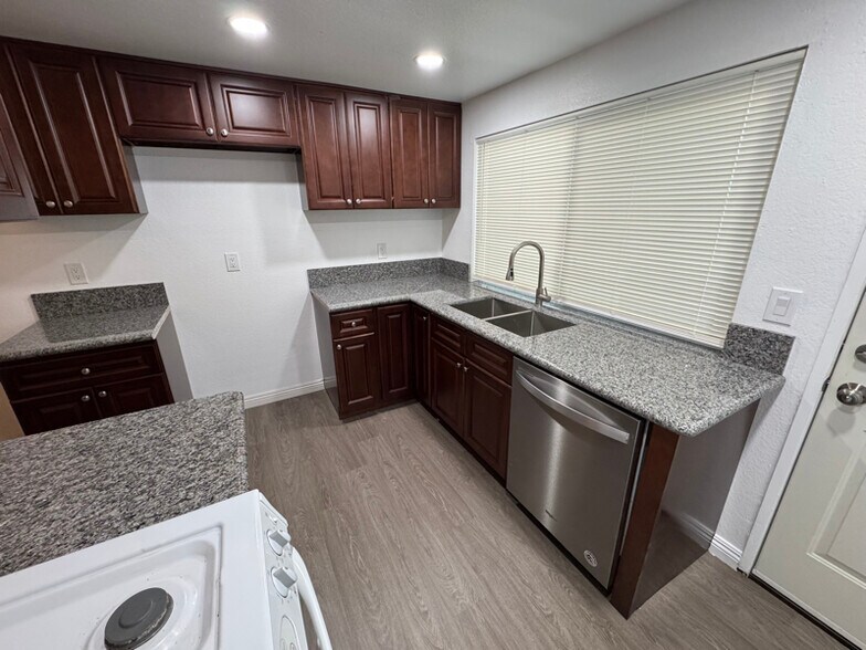 Building Photo - 8740 Lomita Dr