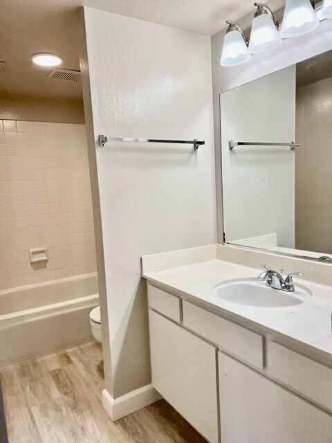 Building Photo - 1632 Ashwood Dr