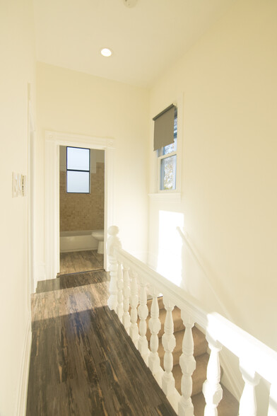 Building Photo - 1009 Lincoln Ave