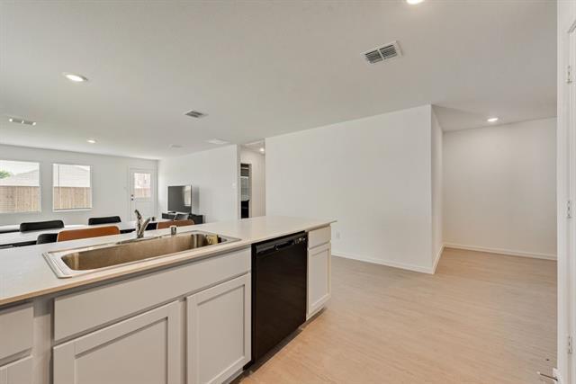 Building Photo - 14112 Hammersmith St