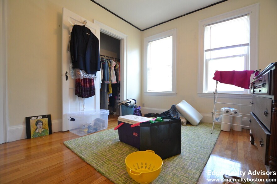 Primary Photo - 77 Hunnewell Ave