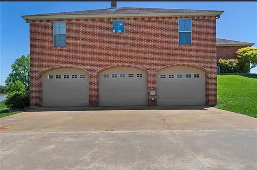 Building Photo - 2000 Site Rd